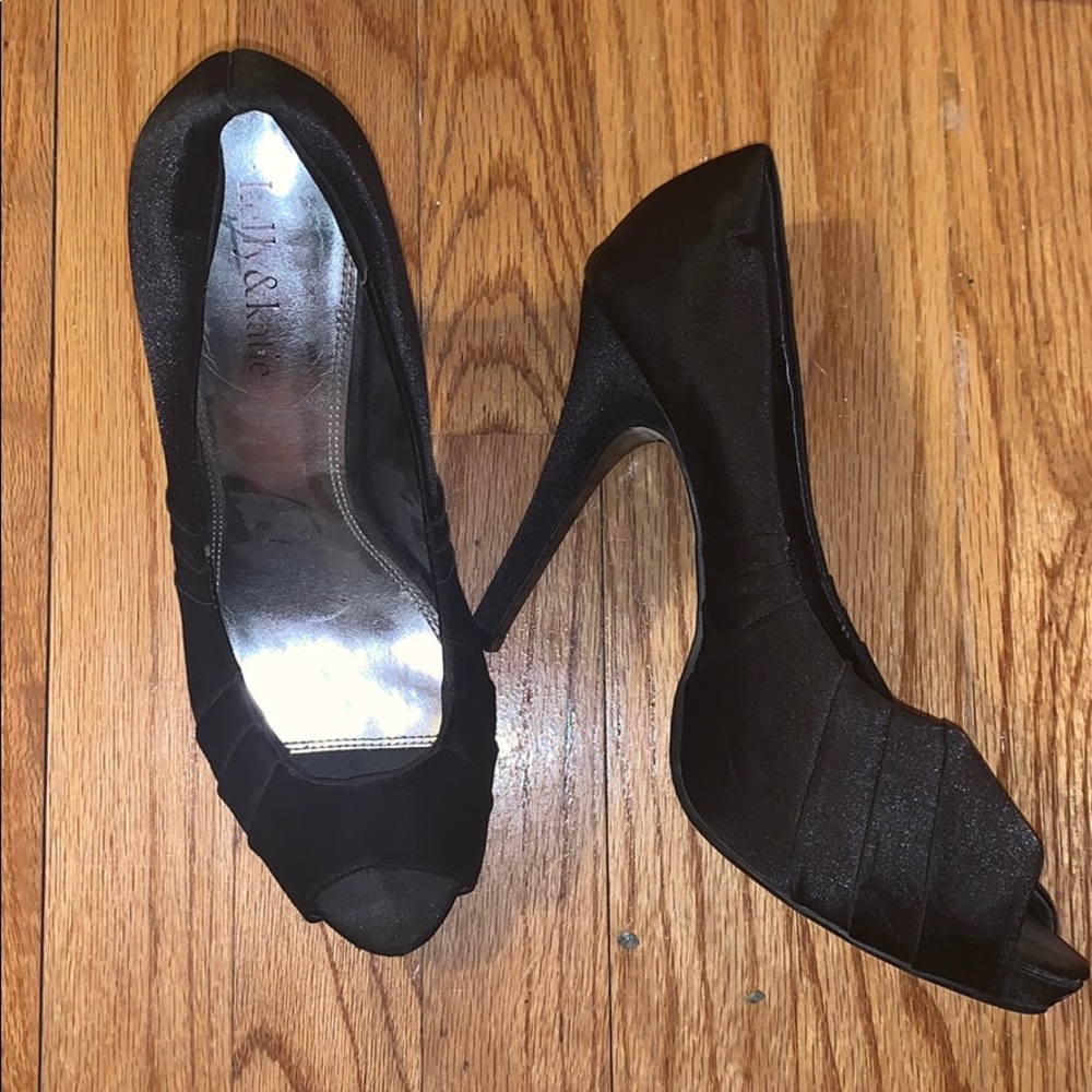 Never worn black heels